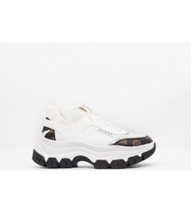 GUESS Runner braydin logo
