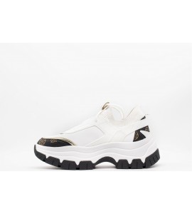 GUESS Runner braydin logo