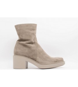 FRAU Stivaletto in pelle scamosciata con tacco