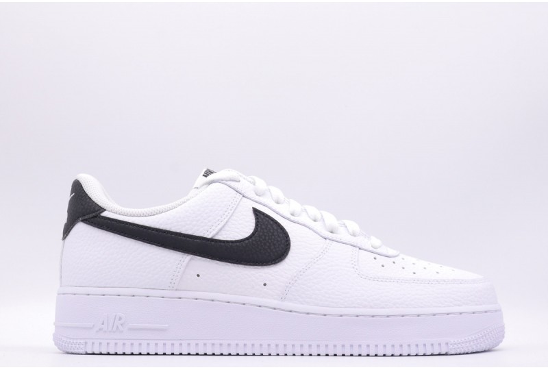 NIKE AIR FORCE 1 '07 Sneakers